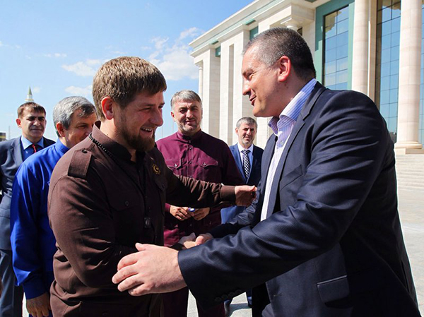 К Кадырову на день рождения приехала целая крымская делегация