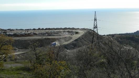 Линиям электропередач у полигона ТБО в Алуште ничего не угрожает 