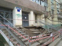 В симферопольской больнице обрушилась лестница: пострадала девочка