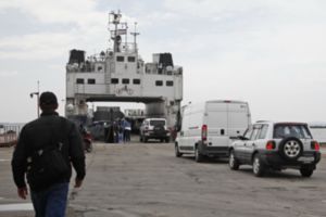 Керченская паромная переправа заработала по фактическим погодным условиям