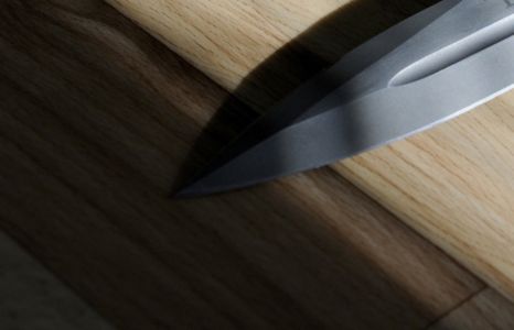В Красноярском крае 12-летняя девочка ранила ножом двух своих сверстниц