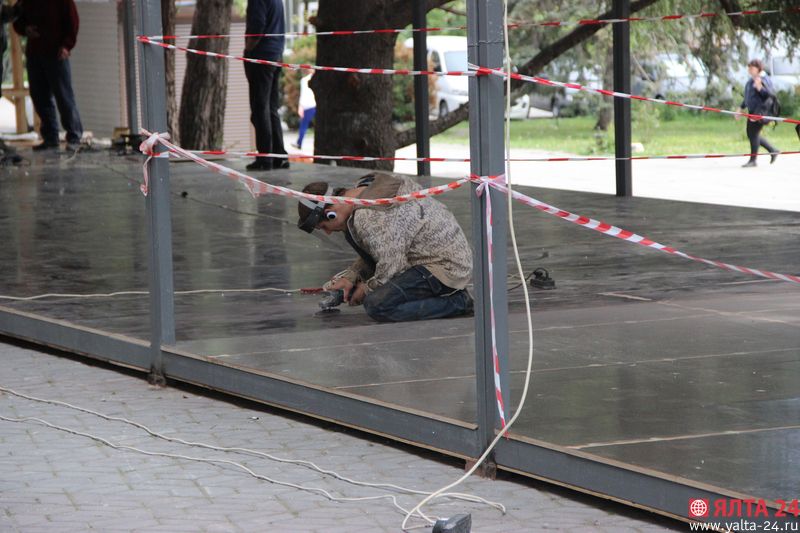 cvetohniy rinok yalta 24IMG 7772