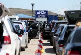 На Керченской переправе легковые авто ждут паром два часа, грузовики – полтора дня