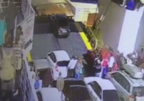 В падении с парома автомобиля обвинили капитана - видео