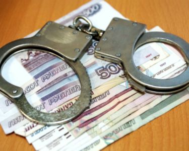 Полицейскому из Алушты грозит шесть лет тюрьмы за покушение на мошенничество