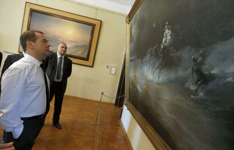 Общее состояние музеев Крыма далеко не блестящее - Медведев