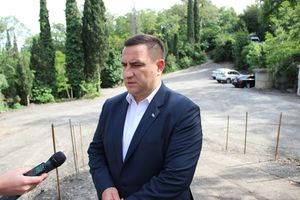 Сколько стоит в Ялте парковка, водители узнают из информационного стенда