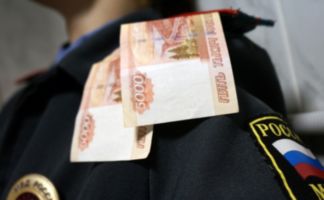 Ялтинский полицейский подозревается в получение взятки в размере 80 тыс. рублей