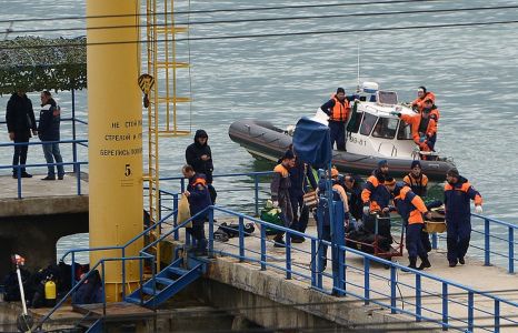 Водолазы обнаружили «черный ящик» разбившегося ТУ-154 