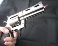 Парень ограбил ялтинца с помощью зажигалки