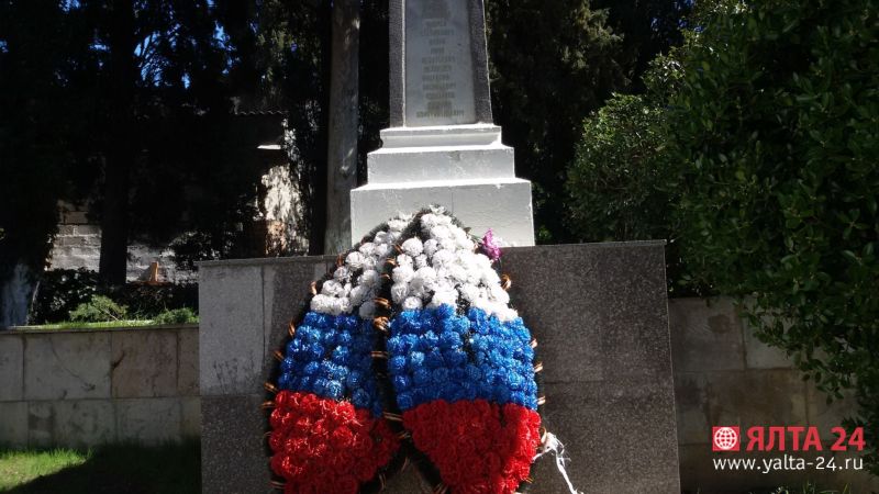 mogila voinam koreizvoeniy pamyatnik2