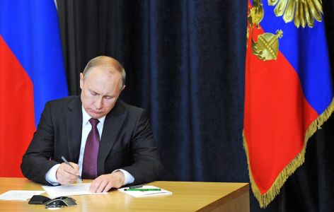 Путин подписал закон об урегулировании долгов крымчан перед украинскими банками