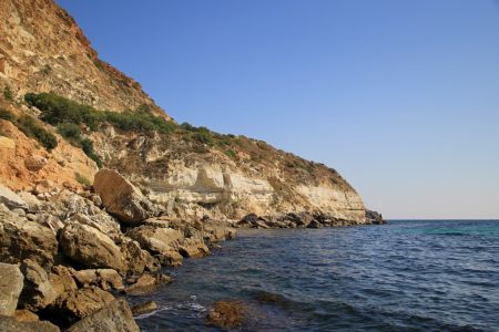 В Севастополе со скалы сорвался парень