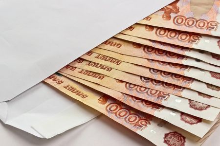 В Крыму руководители двух убыточных ГУПов назначали себе зарплату в 300 тысяч рублей