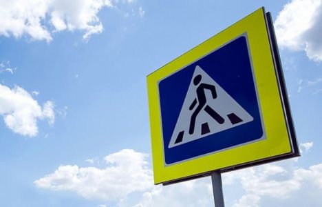 В Симферополе автомобиль на «зебре» сбил двух школьников