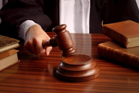 Полмиллиона отсудил севастопольский автомобилист за выбоину на дороге