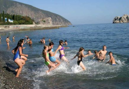 Власти Ялты не в силах помочь жителям Гурзуфа попасть на пляжи «Артека»