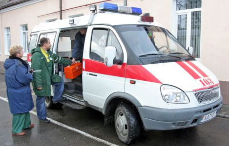 Штраф за непредоставление дороги автомобилям скорой помощи увеличат