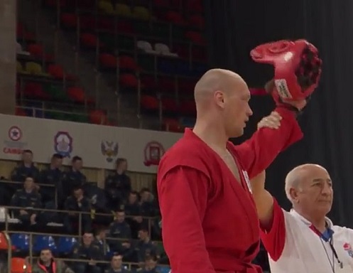 Победный бой ялтинца Александра Туровского на Кубке мира по самбо - видео