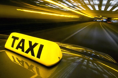 В Ялте пьяный мужчина угрожал таксисту расправой