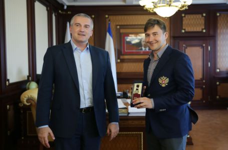 В Симферополе планируют создать шахматную школу имени Сергея Карякина