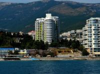 Аксенов планирует запретить строительство апартаментов у моря в Ялте и Алуште 