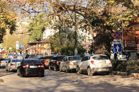 В Ялте на улицах Киевская и Московская запретят парковку автомобилей 