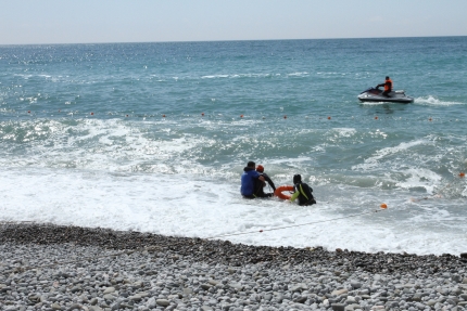 Доплыл до буйка: в Алуште в море спасли мужчину