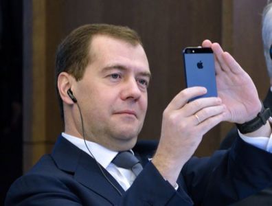 Медведев прокомментировал "якобы собранный на него комромат"
