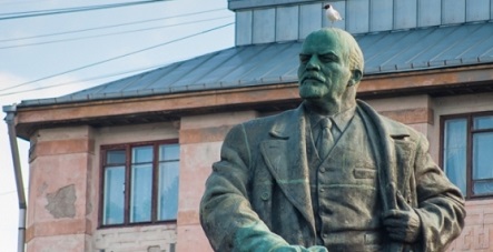 СМИ: вслед за крымским бюстом Николая II замироточил и выборгский Ленин