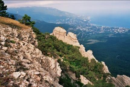 Спасатели Алушты у подножия Южной Демерджи оказали помощь женщине