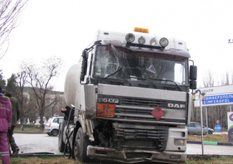 В Феодосии бензовоз протаранил автобус с пассажирами