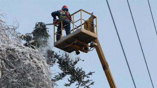 Количество бригад, восстанавливающих электроснабжение в Крыму, увеличили вдвое