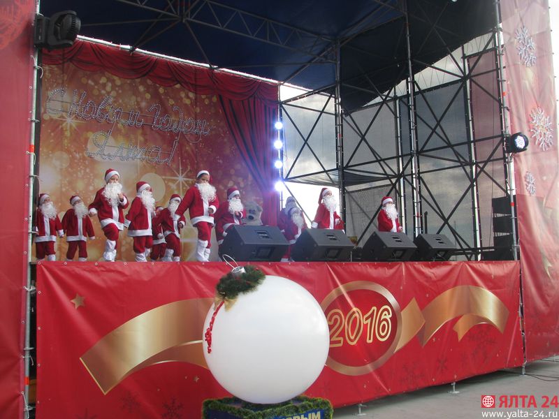 moroz parad yalta 24IMG 4183