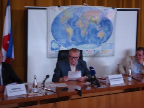 Сегодня в Ялте Владимир Жириновский общался с местными жителями и обещал помочь в разрешении сложившихся проблем в Ялте