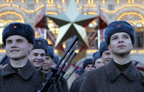 На Красной площади в Москве проходит торжественный марш