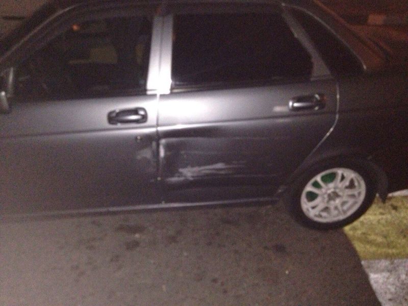 Ночью на Руданского пьяная компания на машине разбила 5 автомобилей (фото)
