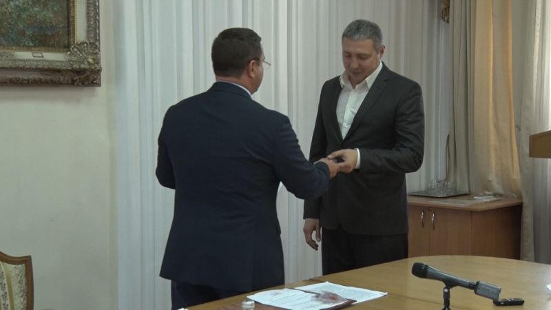 Глава администрации Ялты вручил награды 