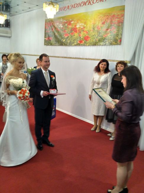 Поздравления с Днем свадьбы принимал начальник управления образования 