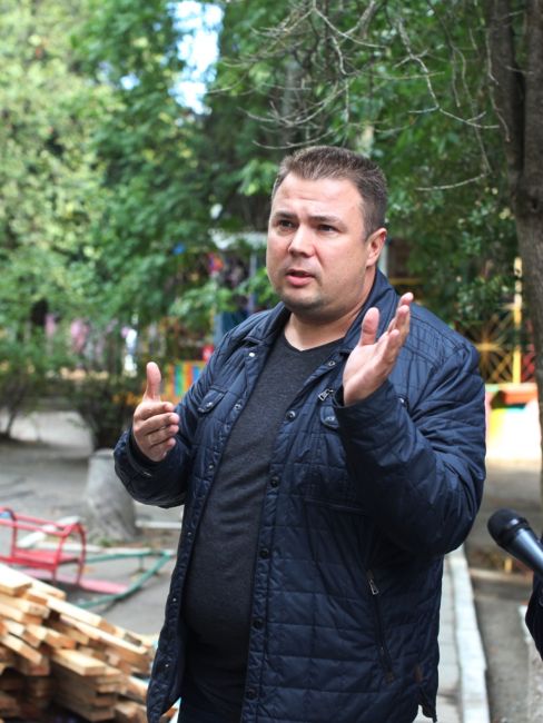 Андрей Ростенко проинспектировал ход капитального ремонта кровли в детском саду Лаврик