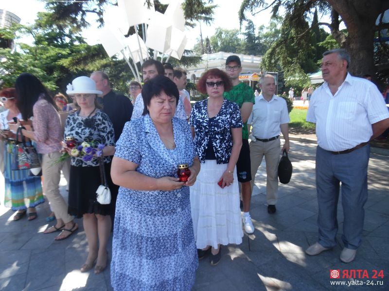 митинг в Ялте о погибших в Ницце