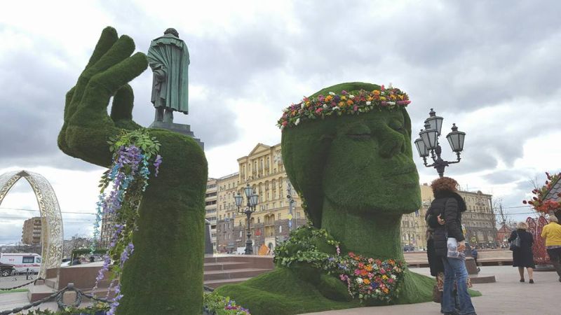 зеленые скульптуры