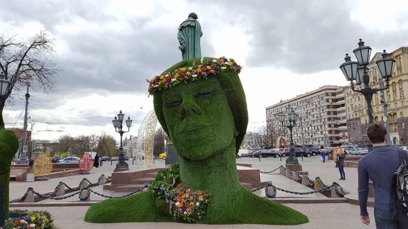 зеленые скульптуры