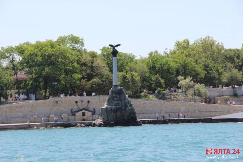 памятник затопленным кораблям