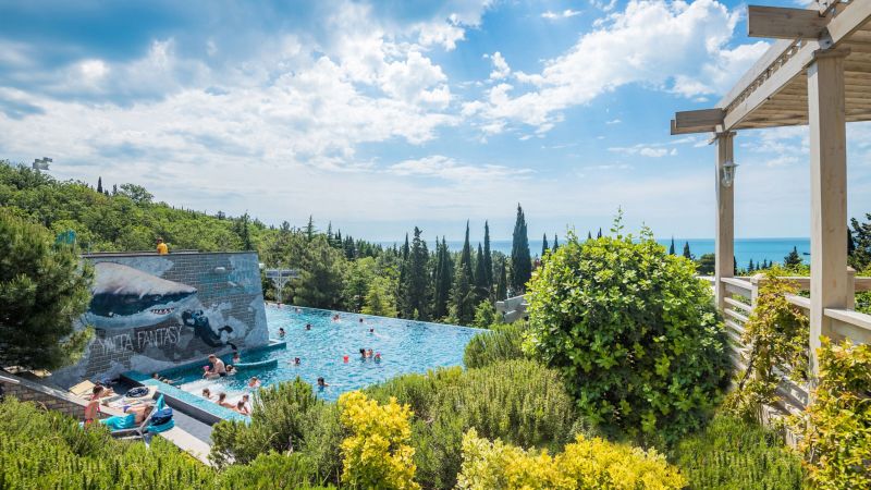 yalta inturirist1yalta 24yalta inturirist1