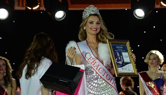 Участница конкурса красоты "Миссис Вселенная" из Севастополя боится ехать в Украину
