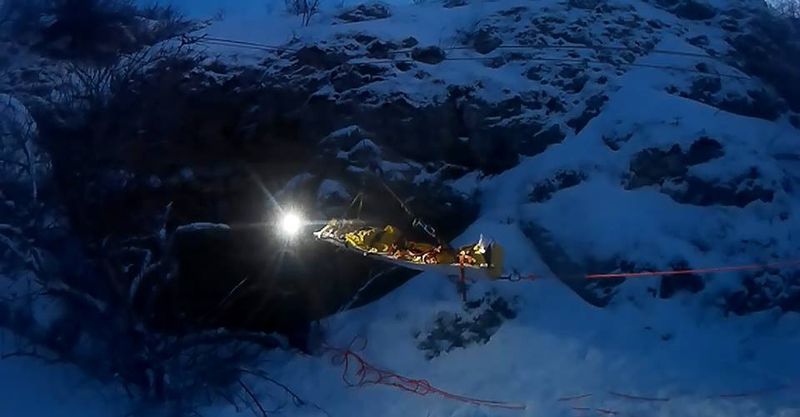 спасатели вытащили ялтинца из пещеры