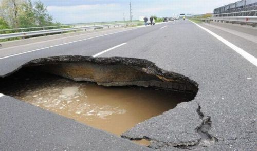Дорога с ямой