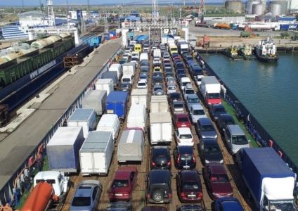 На Керченской переправе скопилось более 3 тысяч машин и автобусов