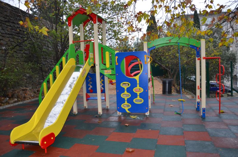 2 yalta 24detskaya ploshadka1 yalta 24
